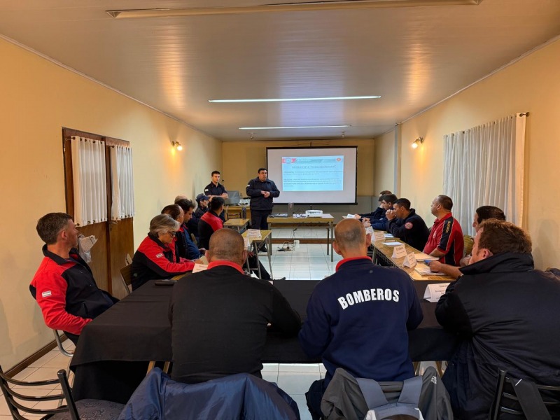 Bomberos siguen capacitndose en materiales peligrosos